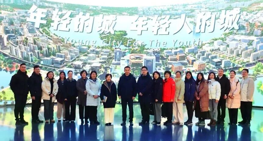 百县笃行 | 华东师大10家院系组团奔赴临港，“蜂巢式”实习实践促就业
